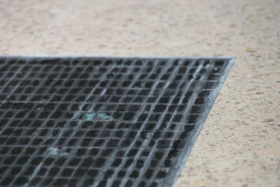 Bradley 
Davies - Signal-
störung (Ausstellung)