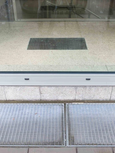 Bradley 
Davies - Signal-
störung (Ausstellung)