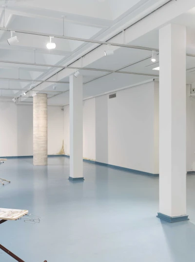 Bradley 
Davies - Signal-
störung (Ausstellung)