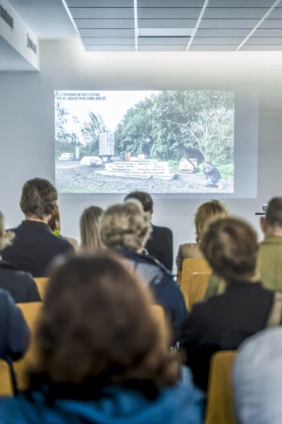 Britta 
Peters -  (Salon)