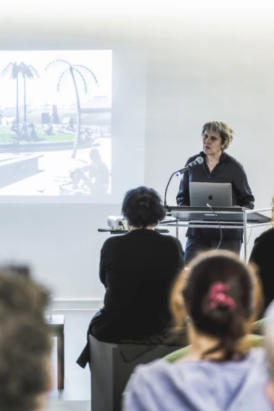 Britta 
Peters -  (Salon)