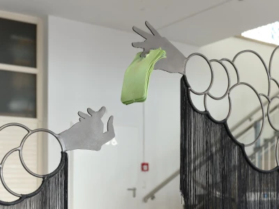 Der Paravent
ist ein 
Objekt 
des Dazwischen - David Douard
Georgina Hill
Kasia Fudakowski (Ausstellung)