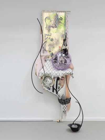 Der Paravent
ist ein 
Objekt 
des Dazwischen - David Douard
Georgina Hill
Kasia Fudakowski (Ausstellung)