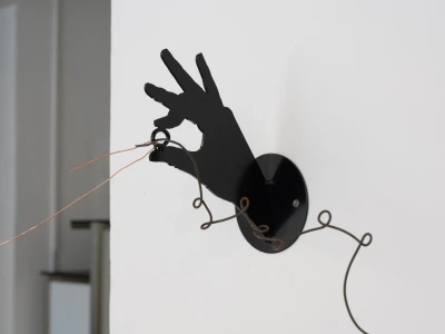 Der Paravent
ist ein 
Objekt 
des Dazwischen - David Douard
Georgina Hill
Kasia Fudakowski (Ausstellung)