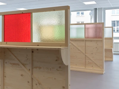 Der Paravent
ist ein 
Objekt 
des Dazwischen - David Douard
Georgina Hill
Kasia Fudakowski (Ausstellung)