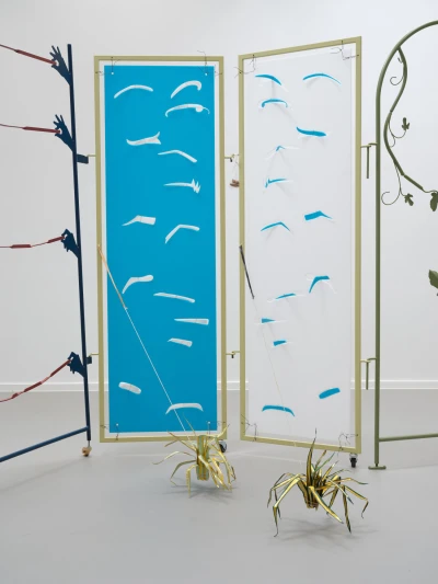 Der Paravent
ist ein 
Objekt 
des Dazwischen - David Douard
Georgina Hill
Kasia Fudakowski (Ausstellung)