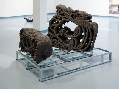 Peles 
Duo - h₁ésh₂r̥ (Ausstellung)