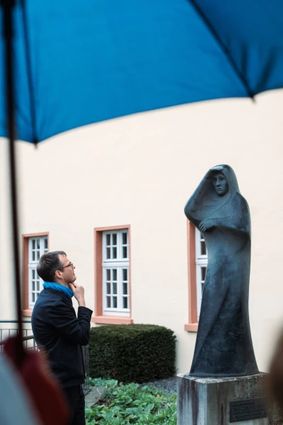 Thomas 
Geiger - Bust Talk (Performance)