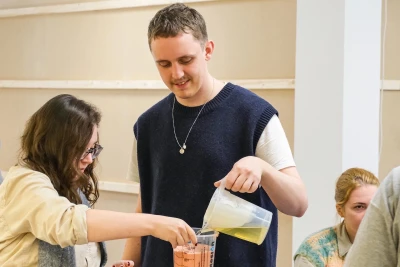 Malte van
der Meyden - Formen und Kerzen gießen (Workshop)